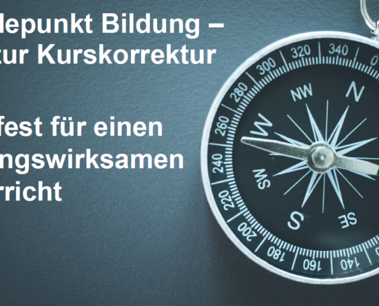 Banner für eine Medienkonferenz am 27.4.2026 über Bildungskurskorrektur, mit Kompassgrafik rechts.