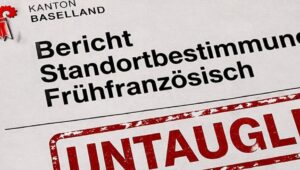 Document titled 'Bericht Standortbestimmung Französisch' with a large red 'UNTauglich' stamp, indicating unfitness or ineligibility.