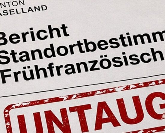 Document titled 'Bericht Standortbestimmung Französisch' with a large red 'UNTauglich' stamp, indicating unfitness or ineligibility.